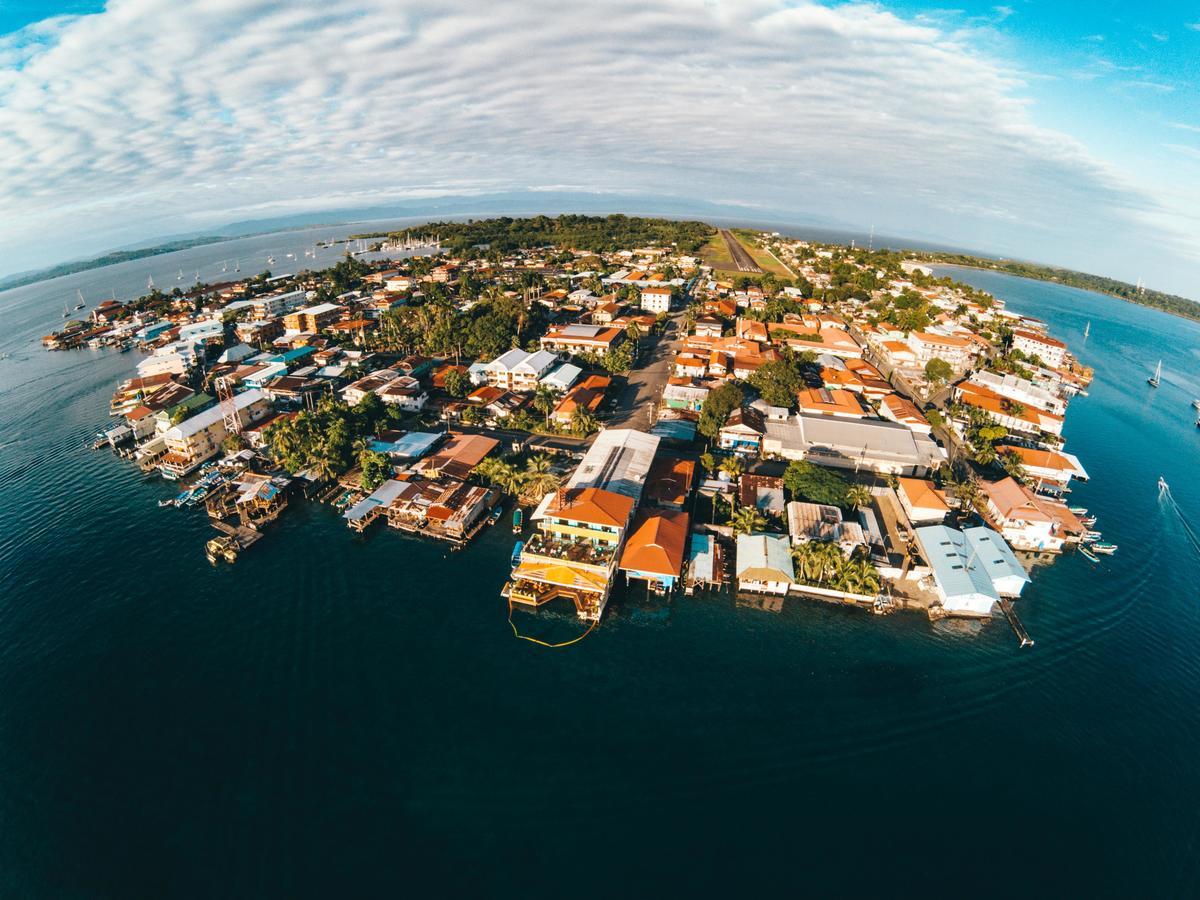 Azul Bocas Town Hotel Bagian luar foto